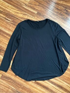 Lululemon Women’s Black Long-Sleeve Scoop Neck Top